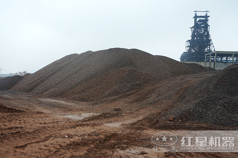 經建筑垃圾粉碎機處理過的大量骨料